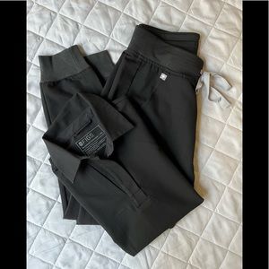 Figs Black Scrub Set